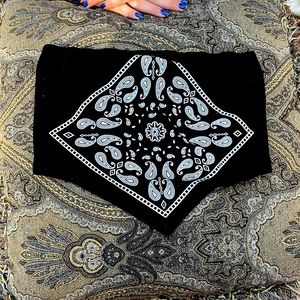 She show crop top bandana